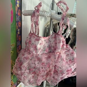 Floral babydoll organza top, with tie up straps!! Never worn !! Size L-XL
